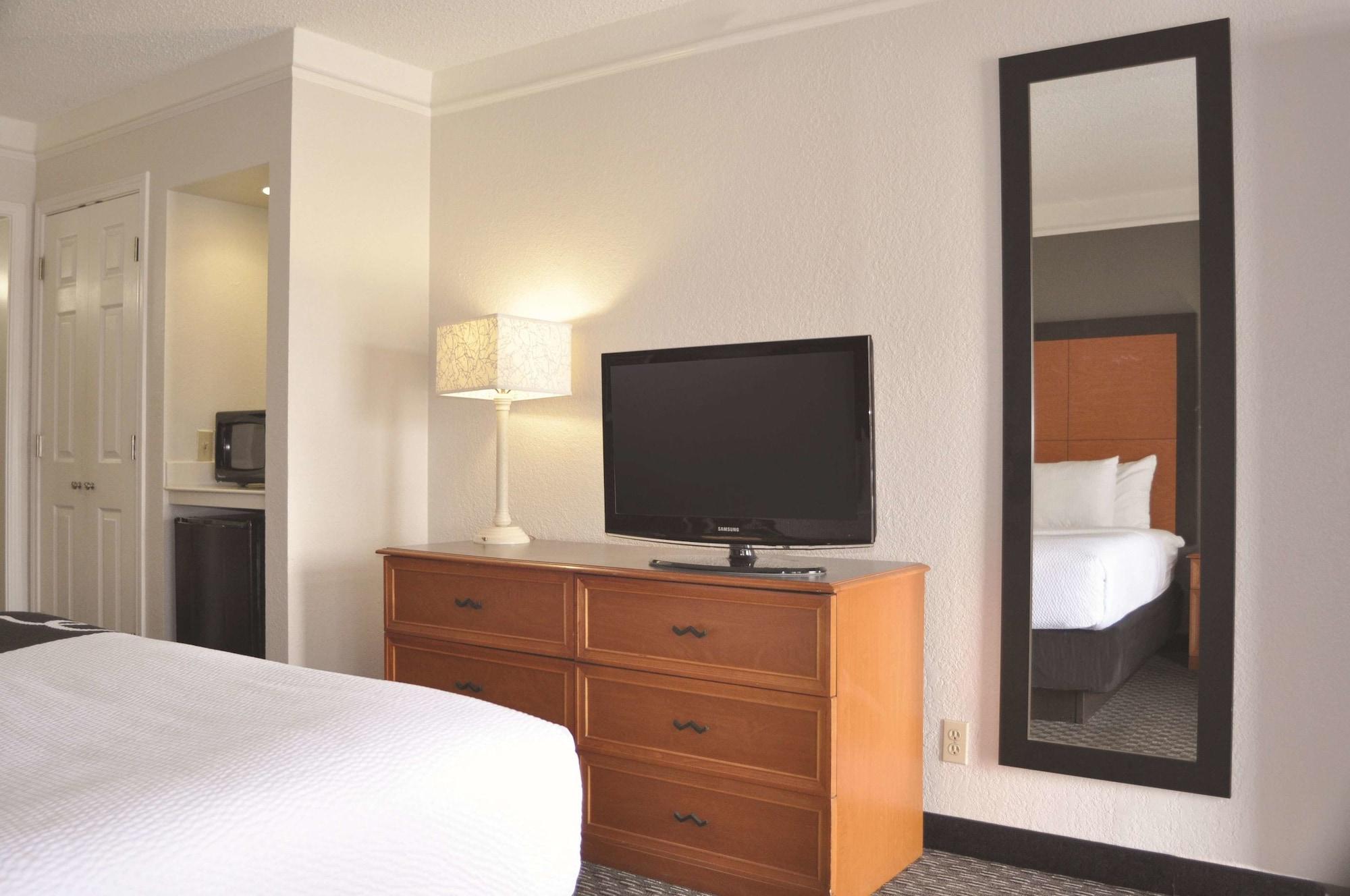 La Quinta By Wyndham Uptown