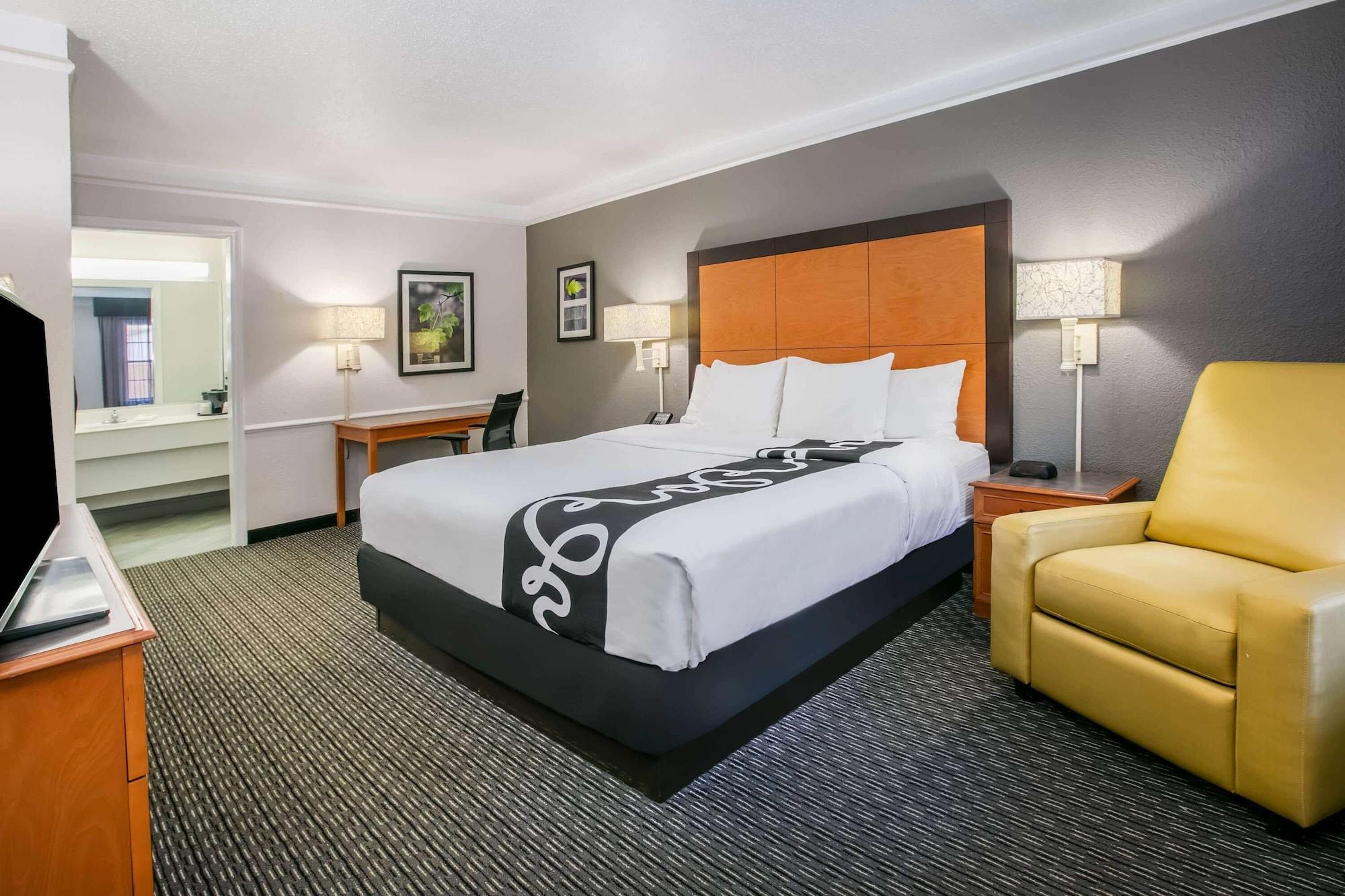 La Quinta By Wyndham Uptown Hotel