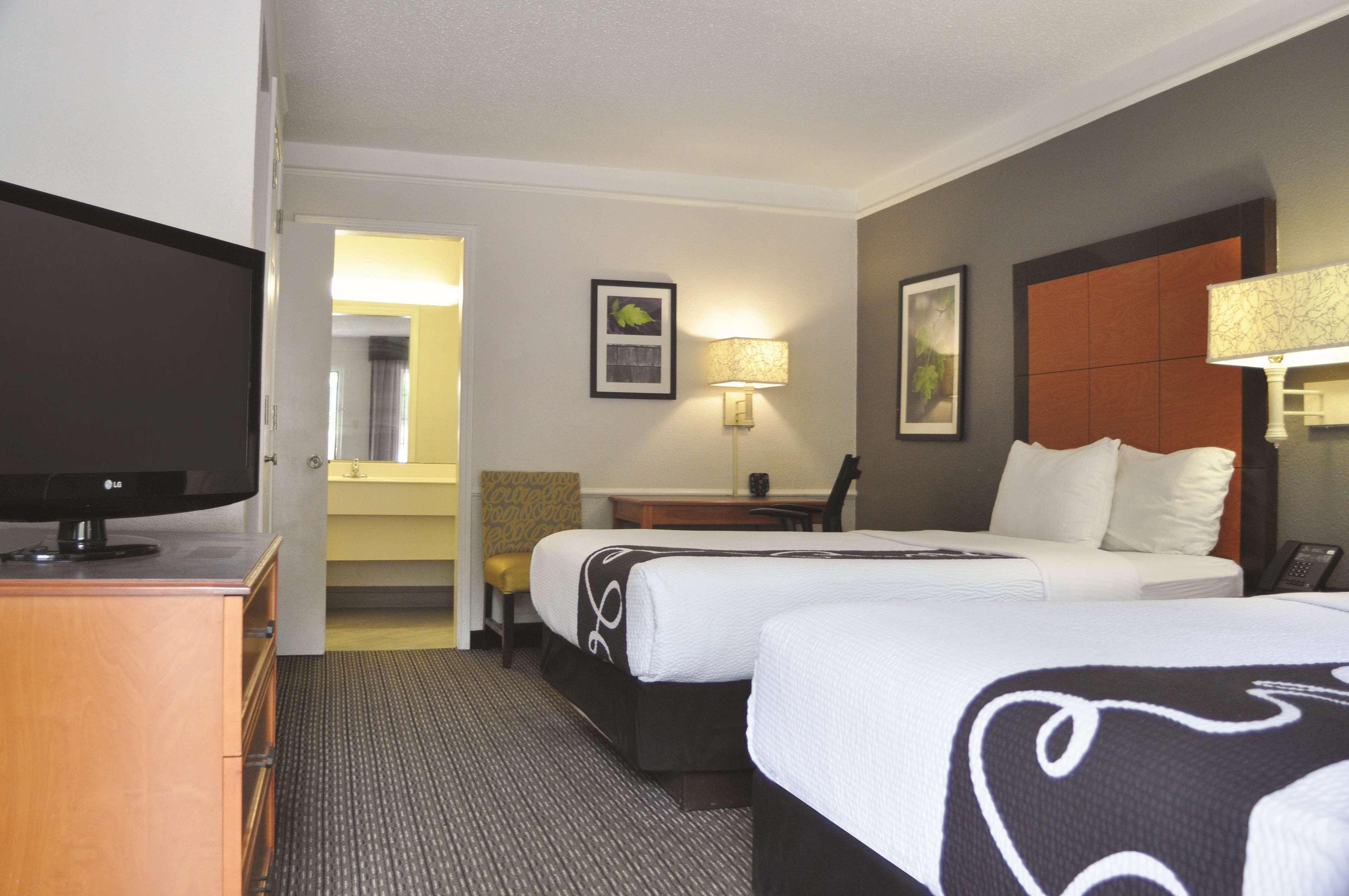 La Quinta By Wyndham Uptown Hotel