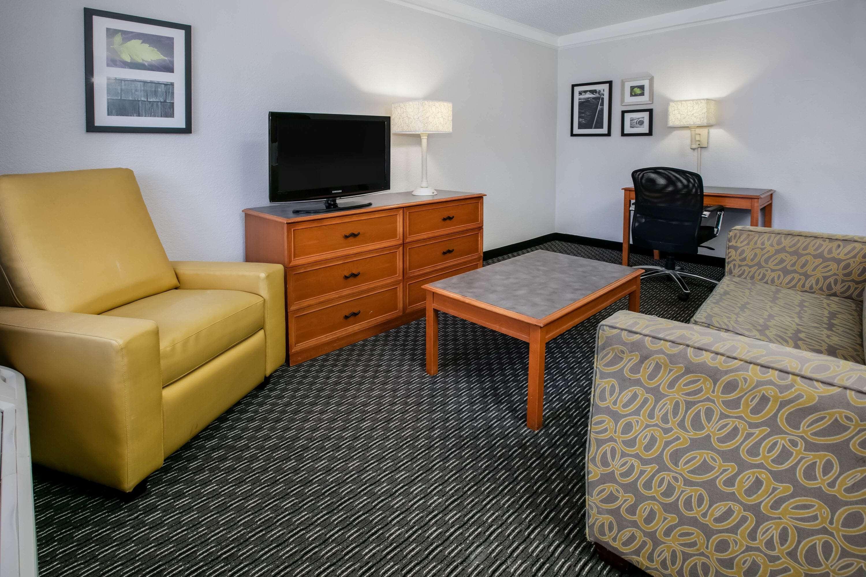 La Quinta By Wyndham Uptown Hotel