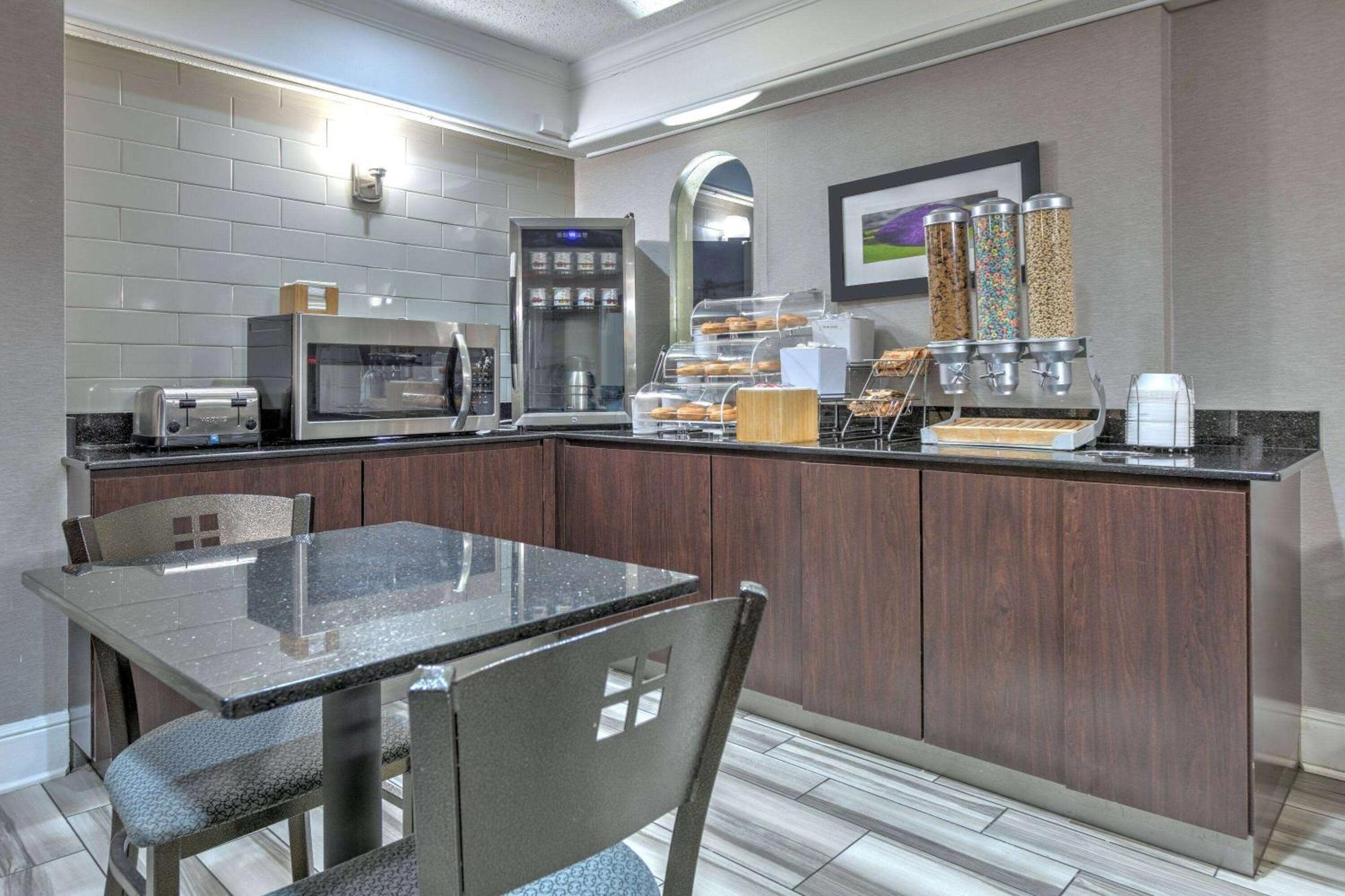 La Quinta By Wyndham Uptown Dallas