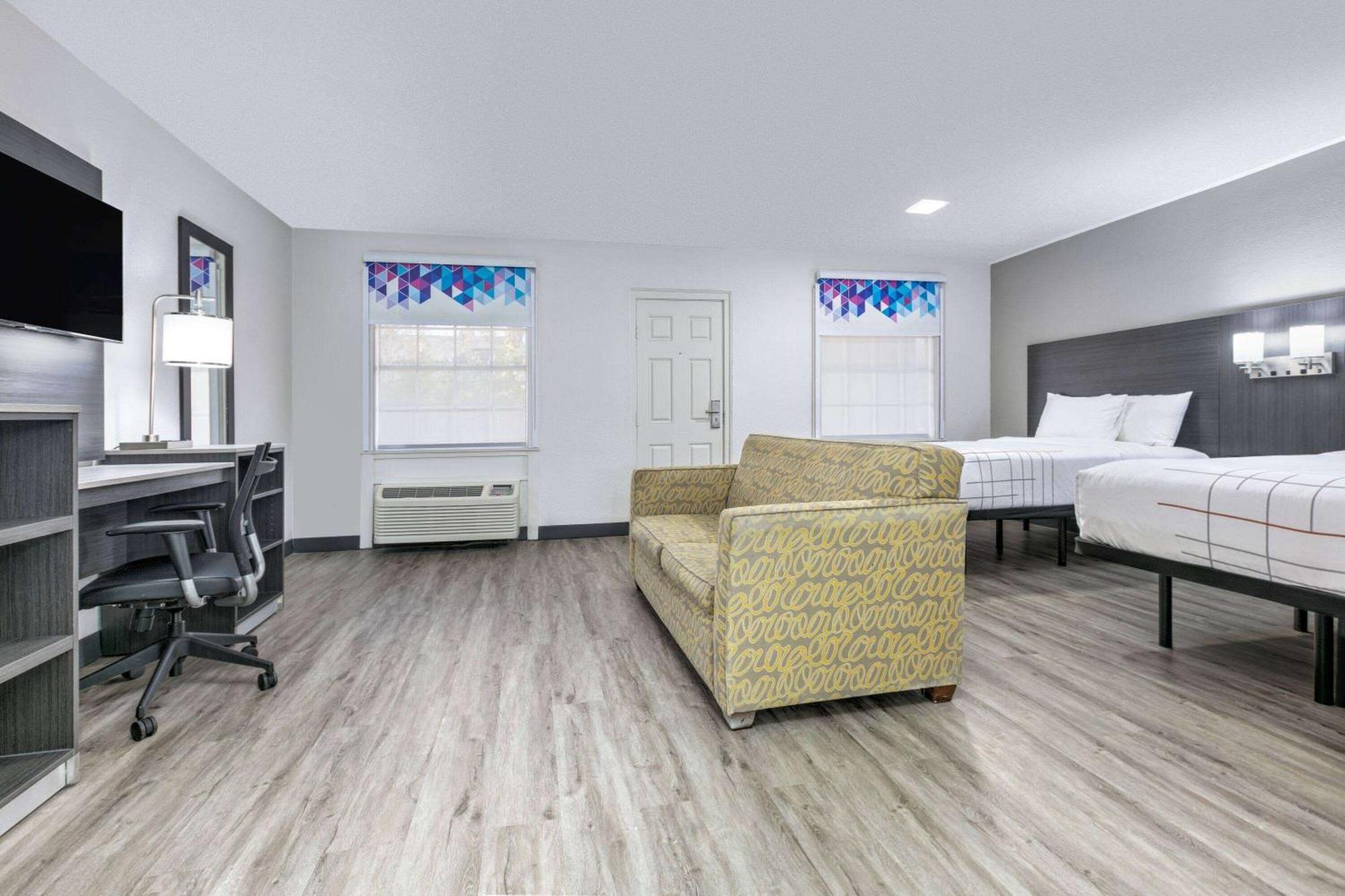 La Quinta By Wyndham Uptown