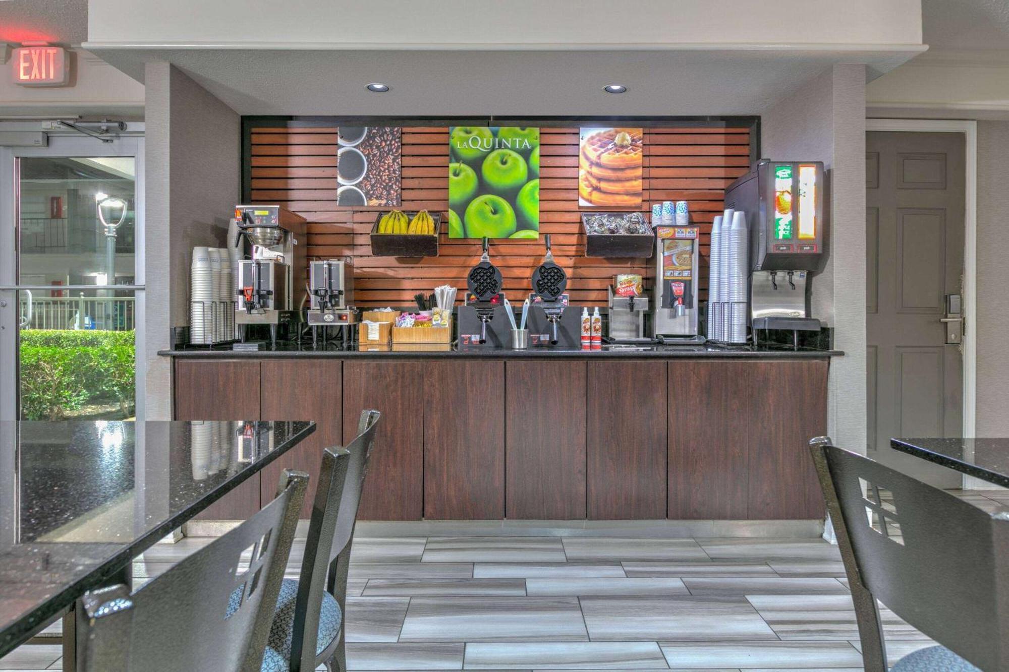 Hotel La Quinta By Wyndham Uptown