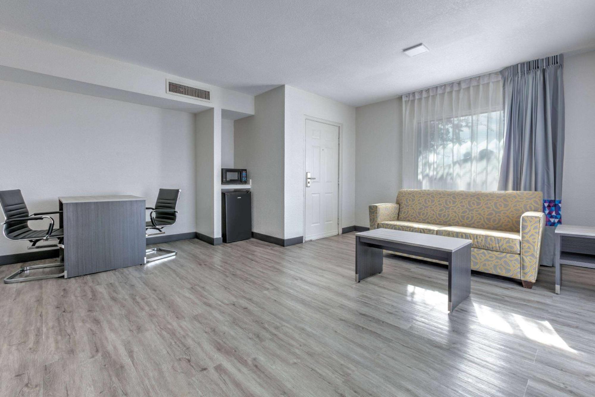 La Quinta By Wyndham Uptown 3*