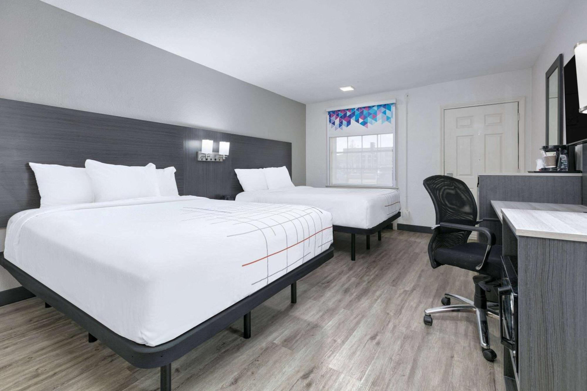 La Quinta By Wyndham Uptown Hotel