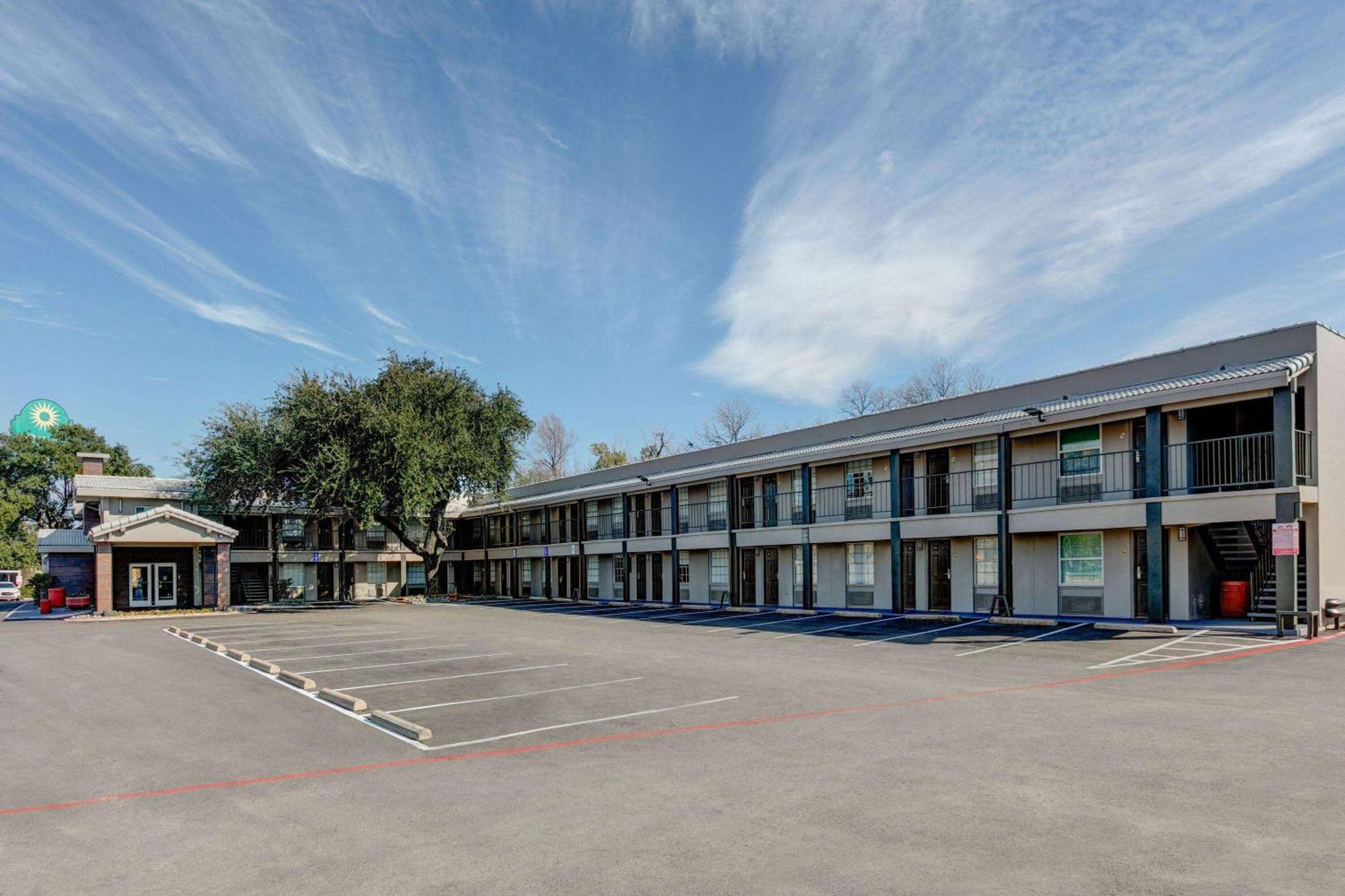 La Quinta By Wyndham Uptown Dallas