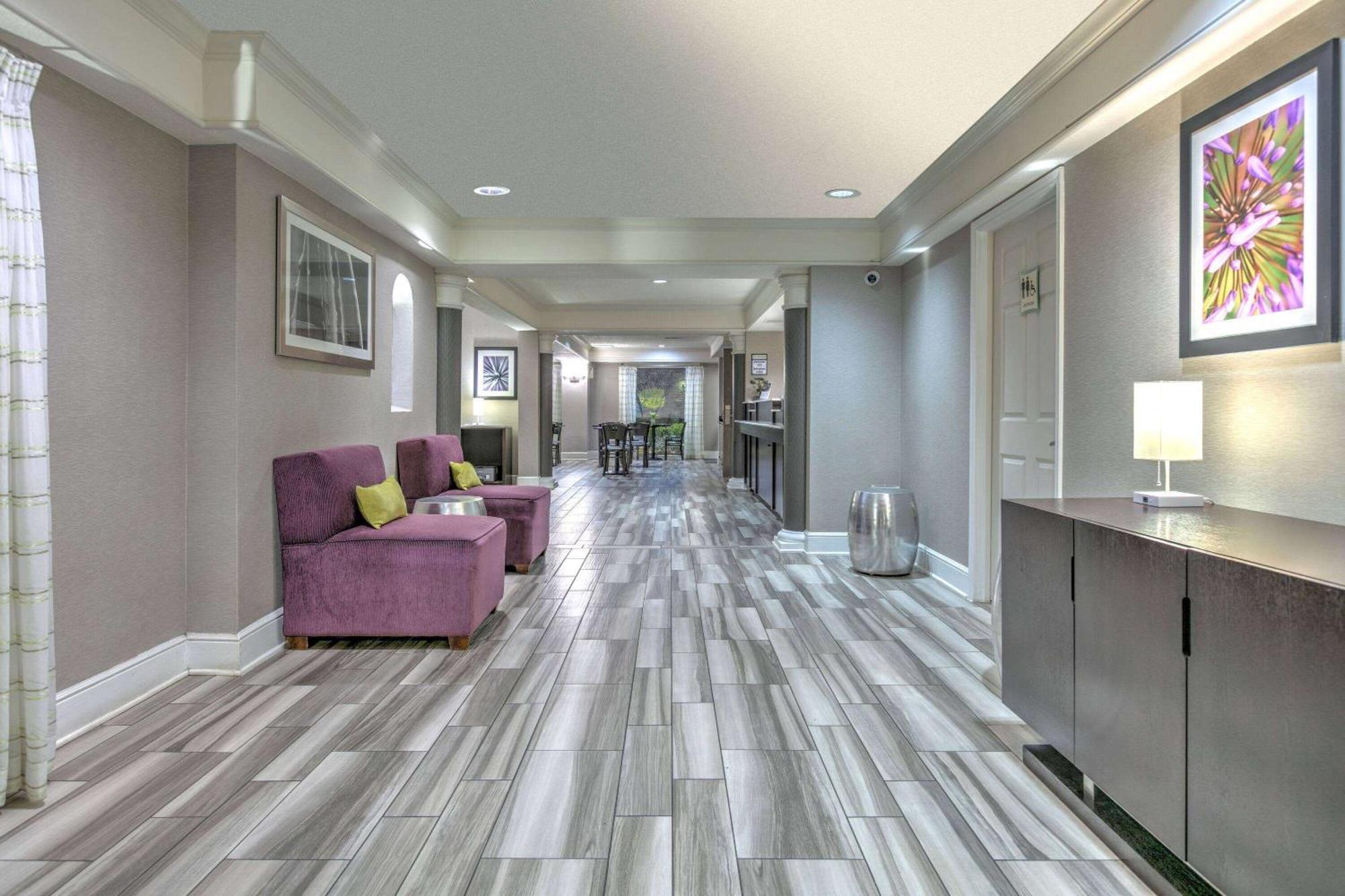 La Quinta By Wyndham Uptown