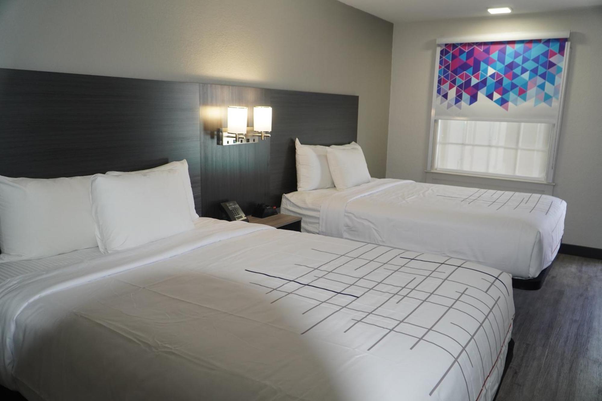 Hotel La Quinta By Wyndham Uptown 3*