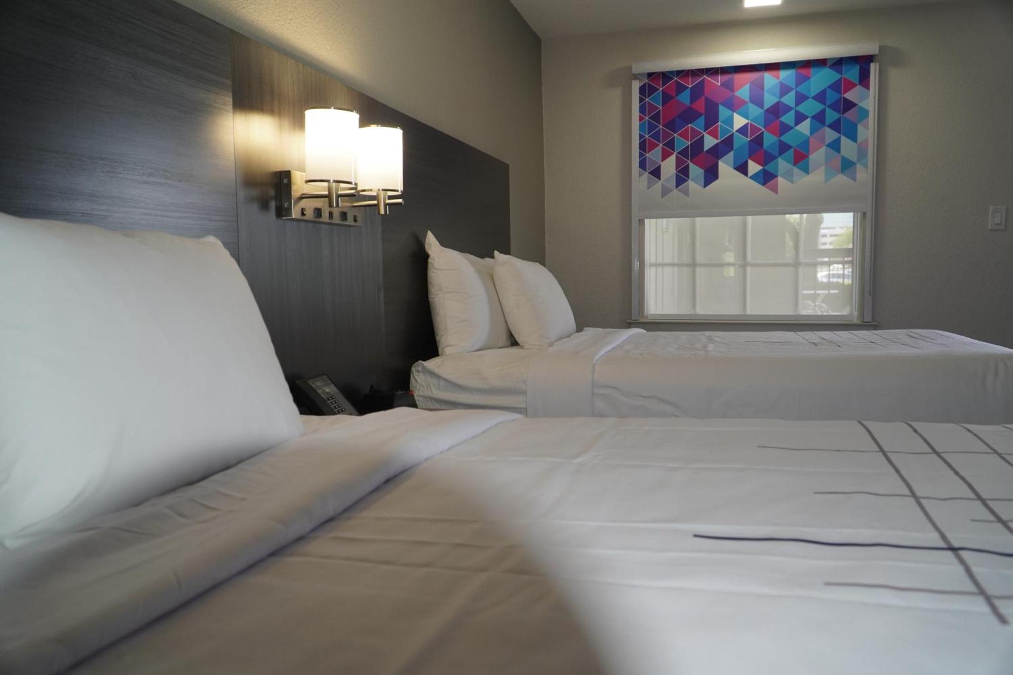 La Quinta By Wyndham Uptown