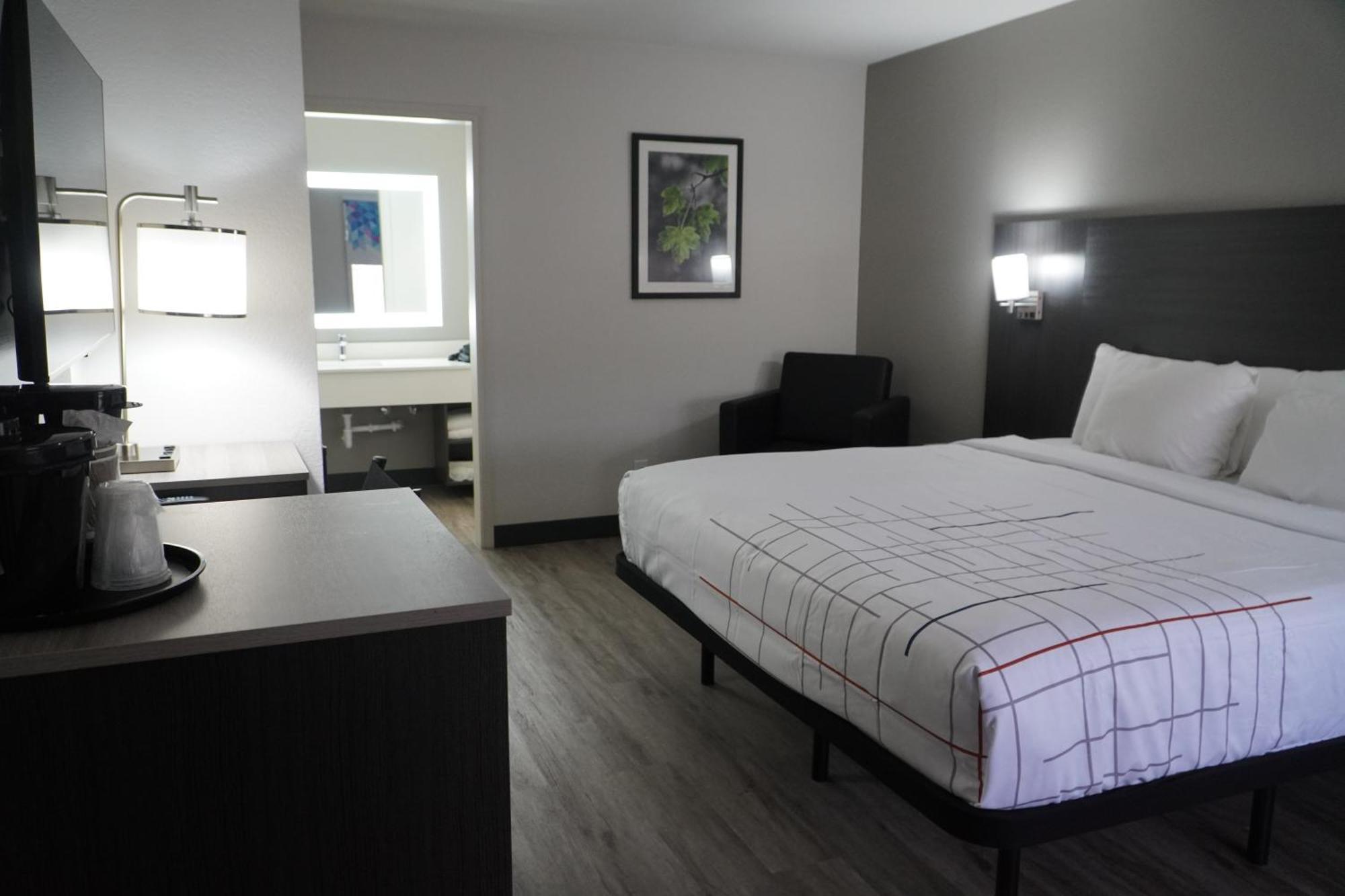 La Quinta By Wyndham Uptown Hotel