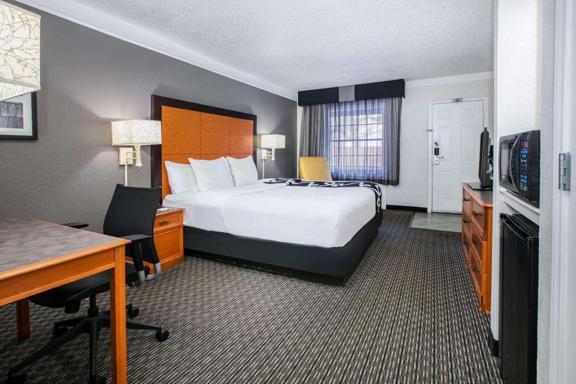 La Quinta By Wyndham Uptown Hotel