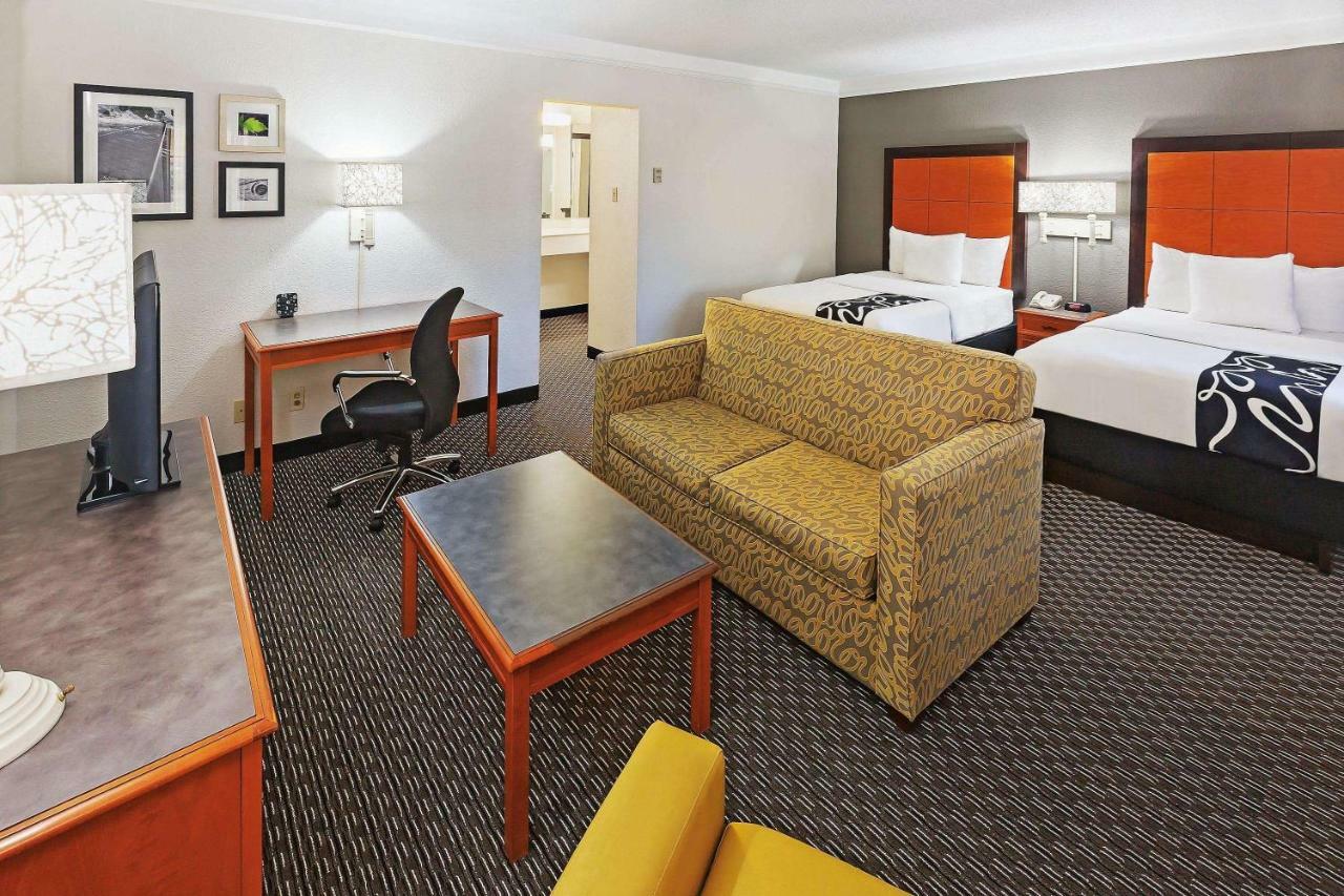 La Quinta By Wyndham Uptown Hotel